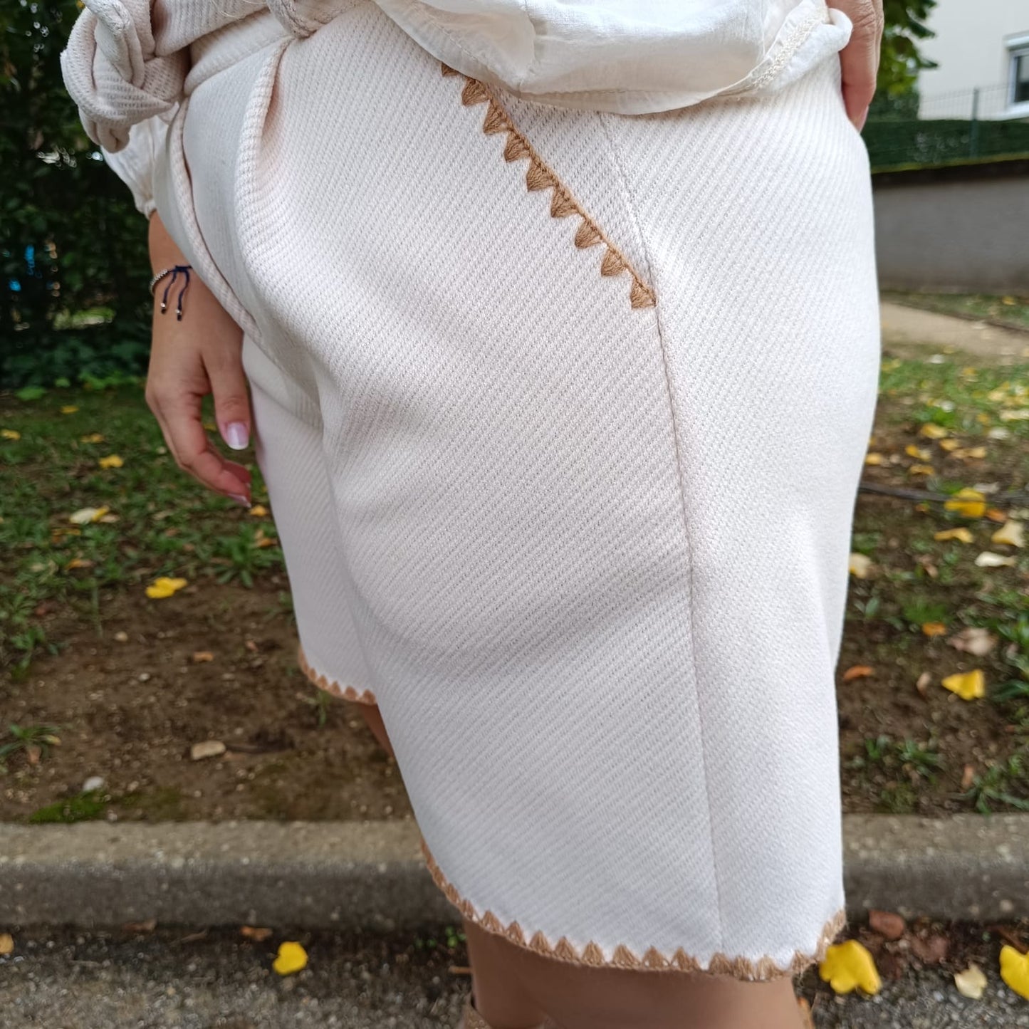 Short beige LAINAGE SURPIQURES