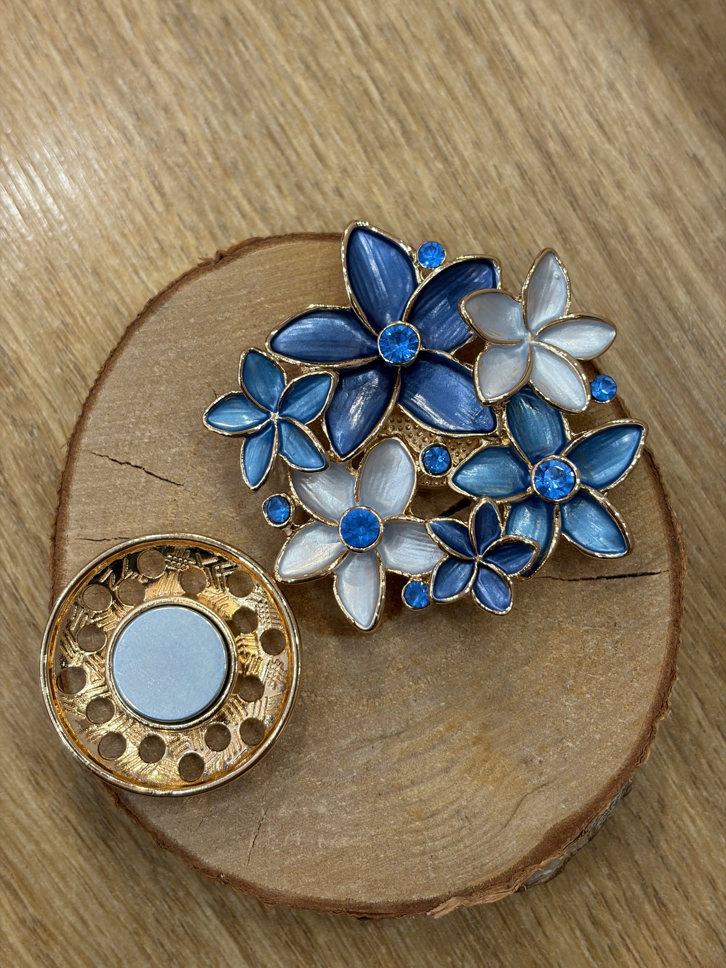 Broche bouquet bleu