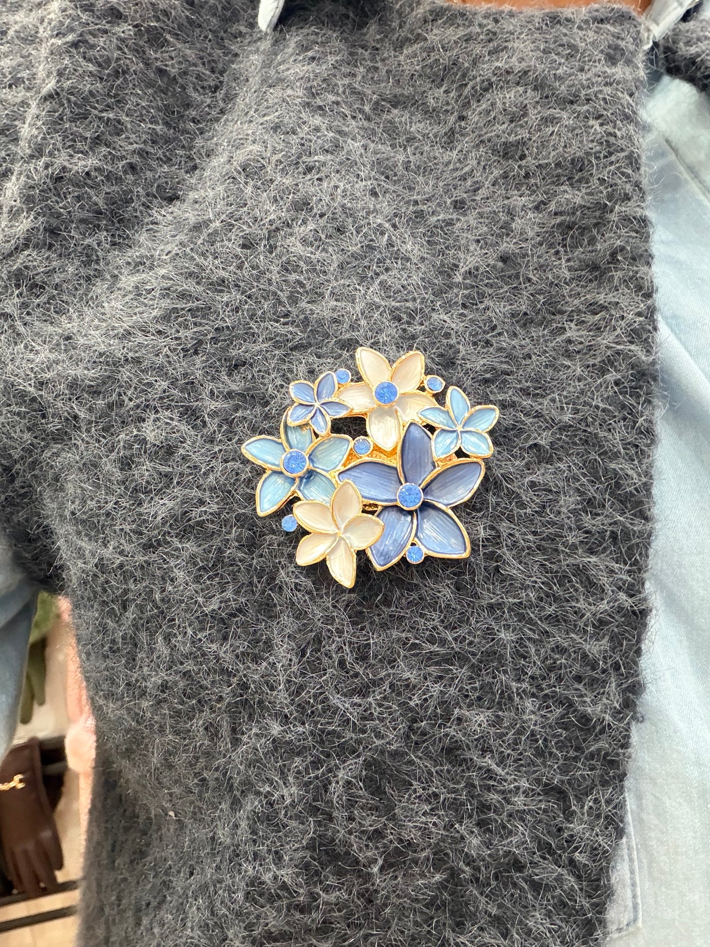 Broche bouquet bleu