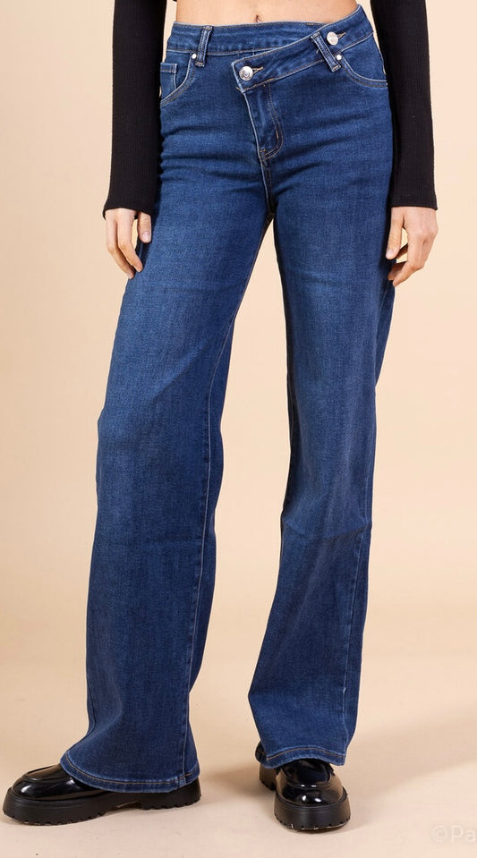 Jeans bouton décalé